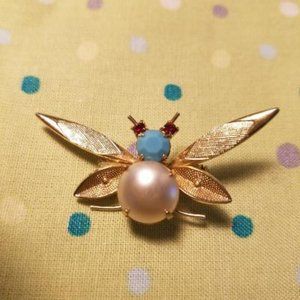 Bee insect pin